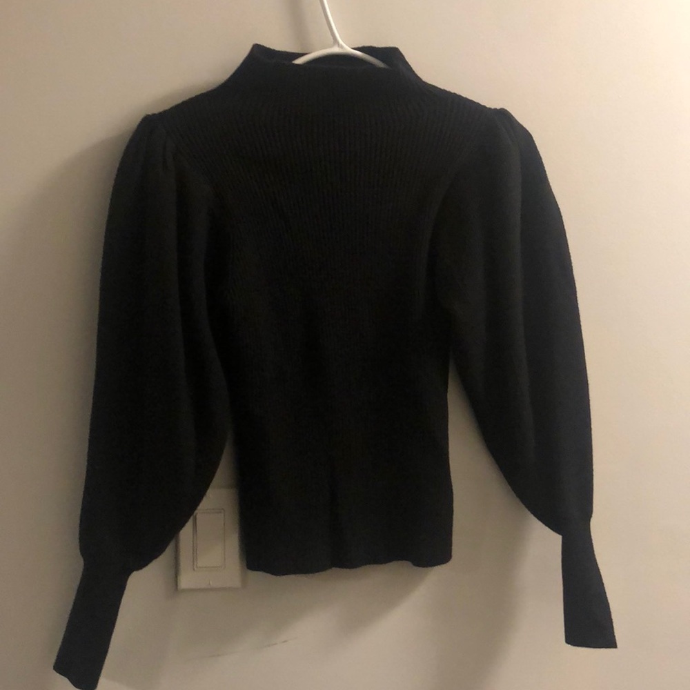 Puffy sleeve sweater